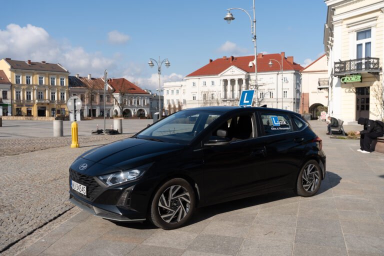 Czarny Hyundai i20 do kursu prawa jazdy kat. B w Szkole Jazdy Luzik