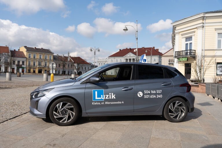 Szary Hyundai i20 do nauki jazdy kat. B w Szkole Jazdy Luzik Kielce